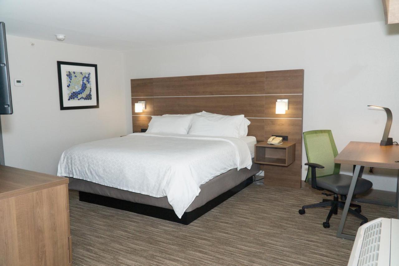 Holiday Inn Express Hotel & Suites Madison By Ihg Luaran gambar