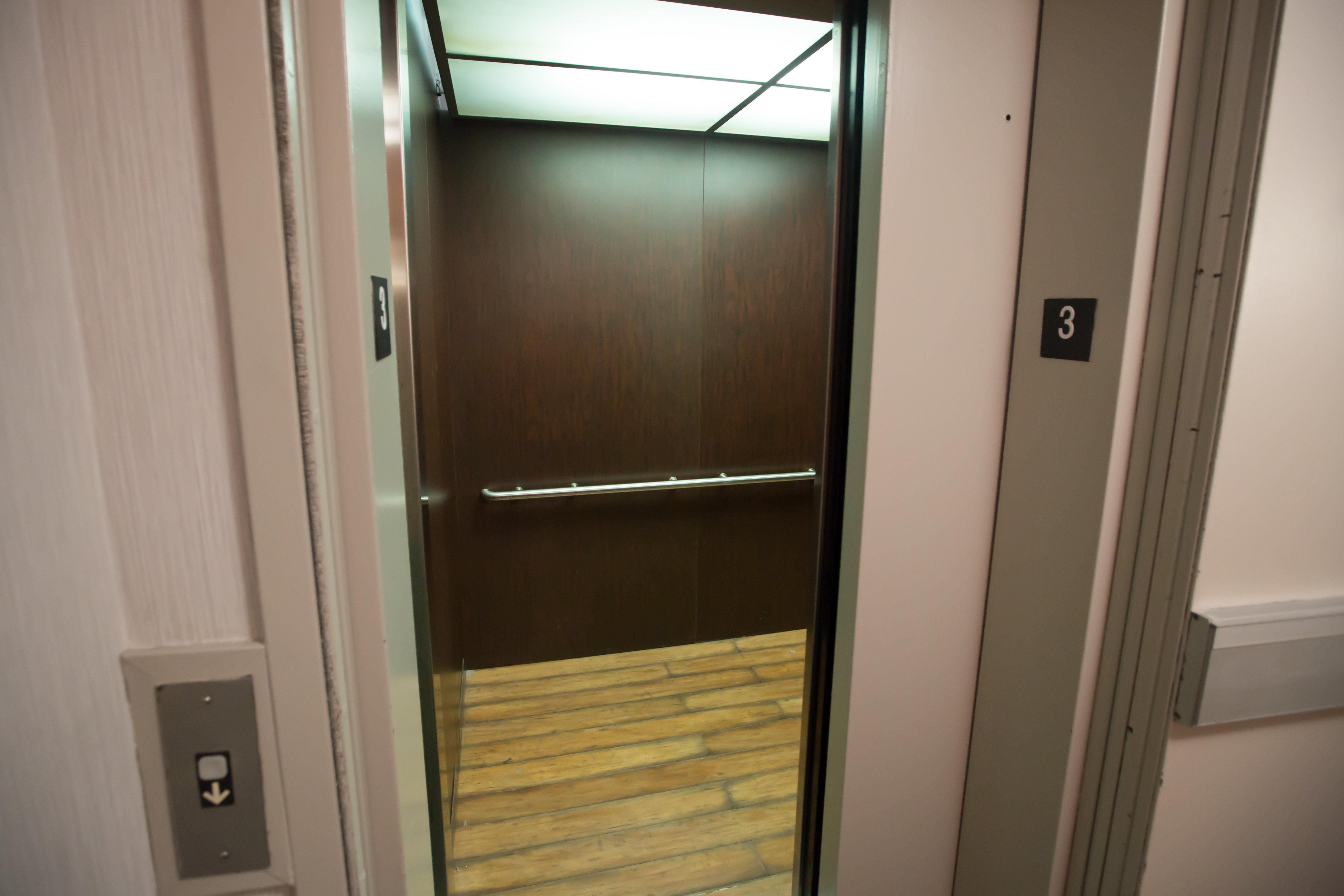 Holiday Inn Express Hotel & Suites Madison By Ihg Luaran gambar