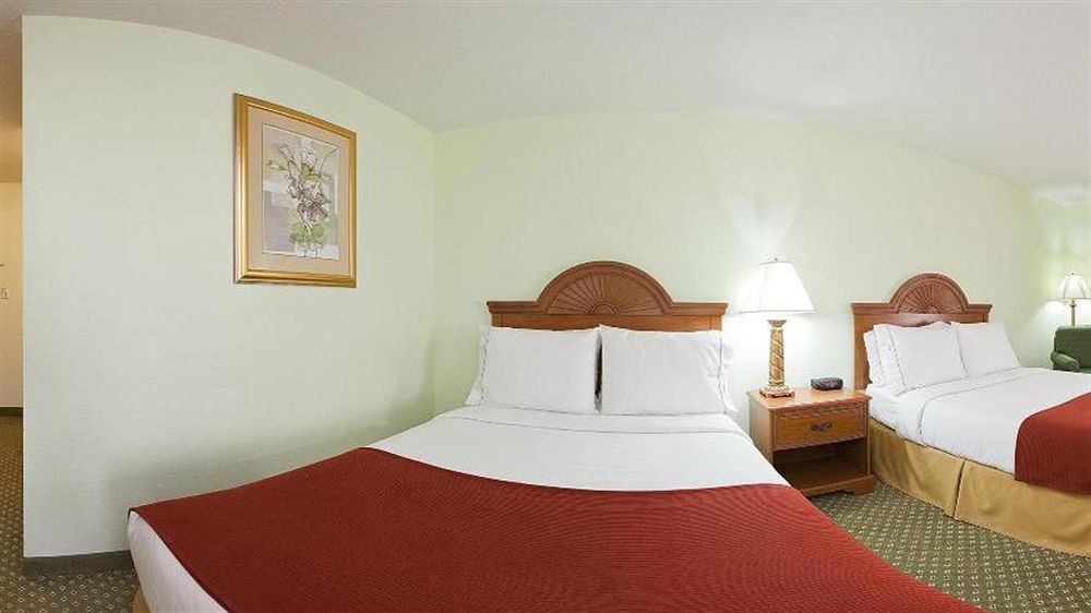 Holiday Inn Express Hotel & Suites Madison By Ihg Luaran gambar